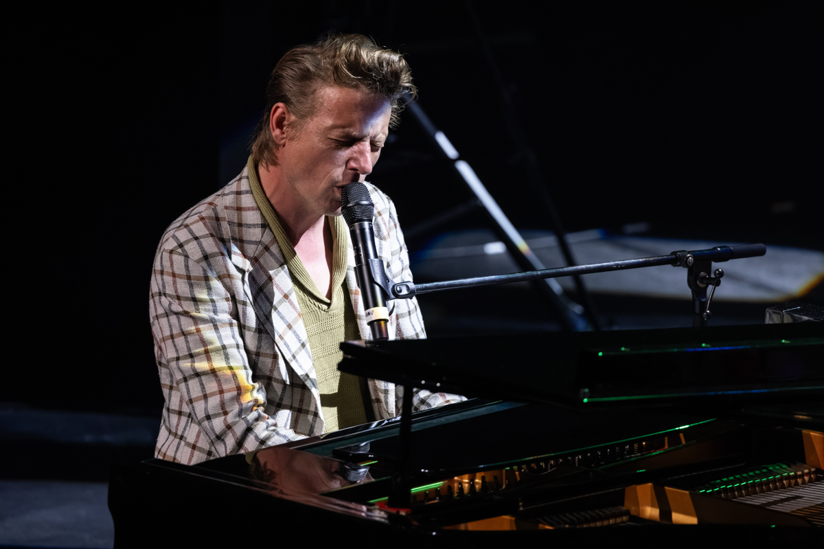 Bent Van Looy in Koor @ Stadsschouwburg Antwerpen, foto 21, foto's door David Johnson - FrontView Magazine