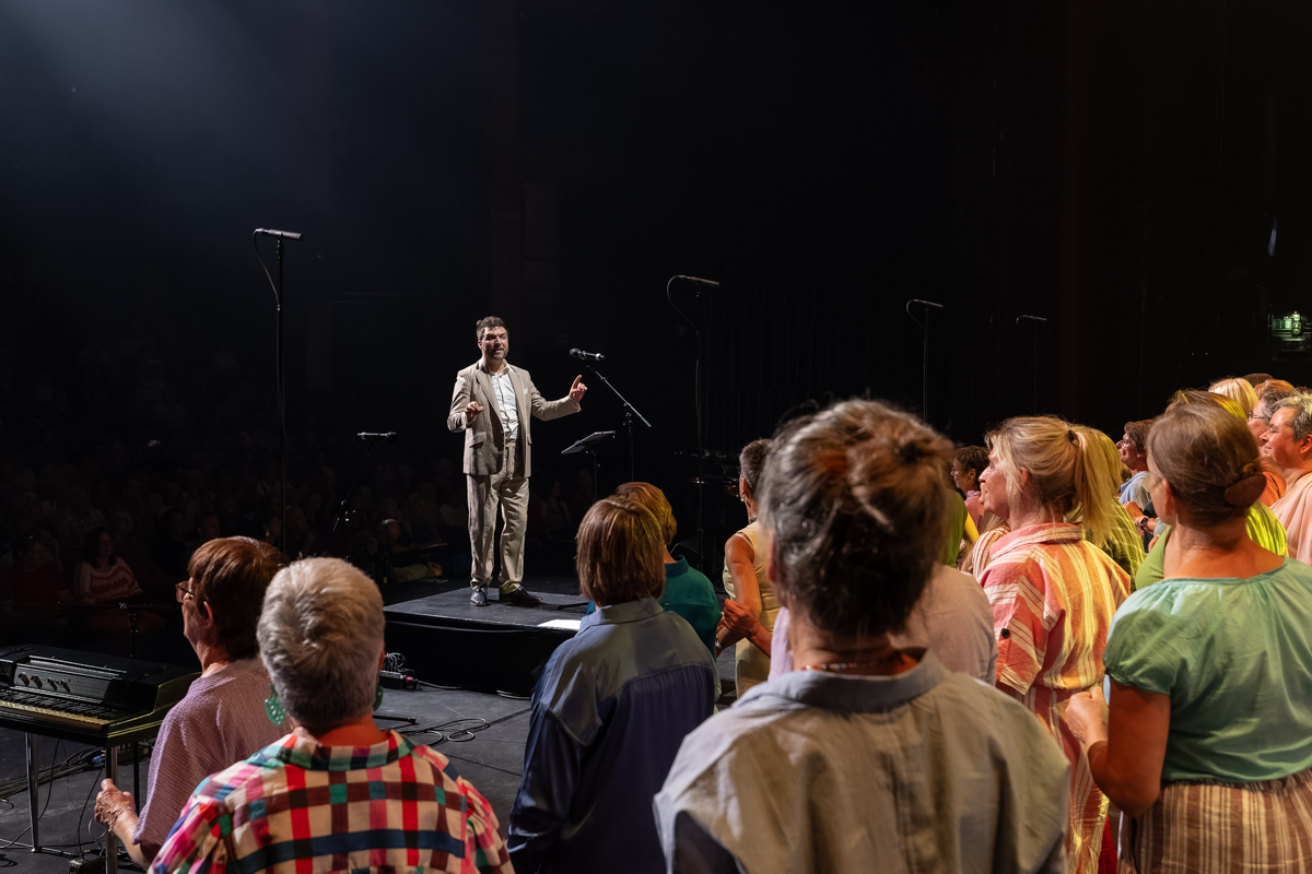 Bent Van Looy in Koor @ Stadsschouwburg Antwerpen, foto 40, foto's door David Johnson - FrontView Magazine