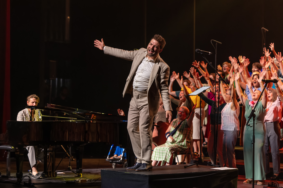 Bent Van Looy in Koor @ Stadsschouwburg Antwerpen, foto 42, foto's door David Johnson - FrontView Magazine