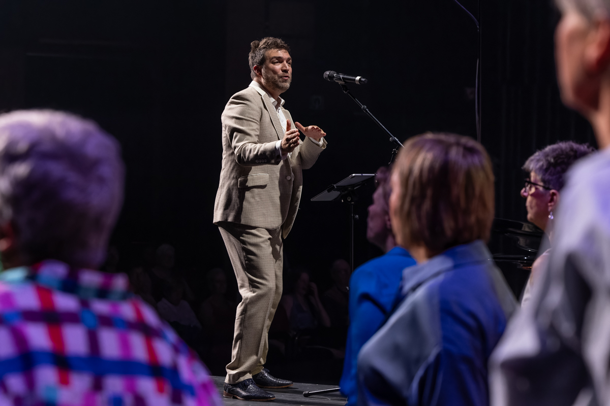 Bent Van Looy in Koor @ Stadsschouwburg Antwerpen, foto 50, foto's door David Johnson - FrontView Magazine