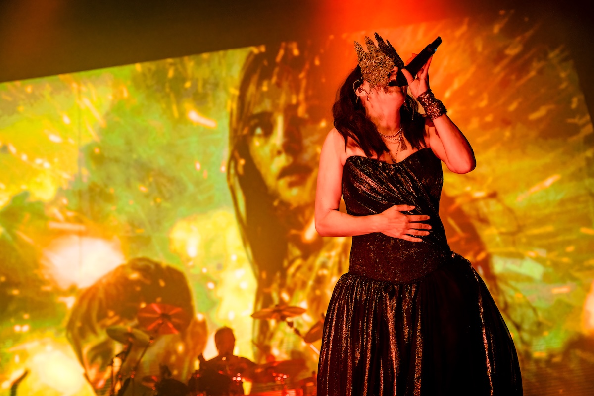 Within Temptation @ 013, picture 15, photographed by Dorien Goetschalckx - FrontView Magazine