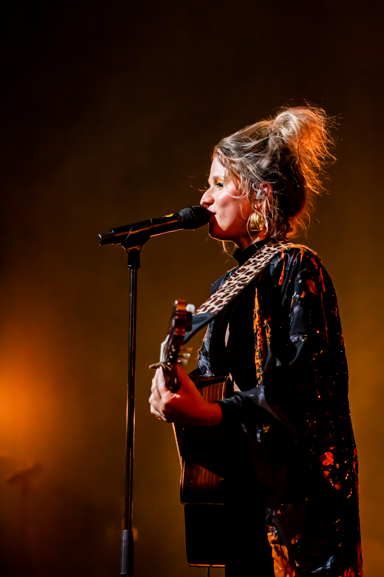 Selah Sue @ Het Depot, picture 16, photographed by Leen Verlinden - FrontView Magazine