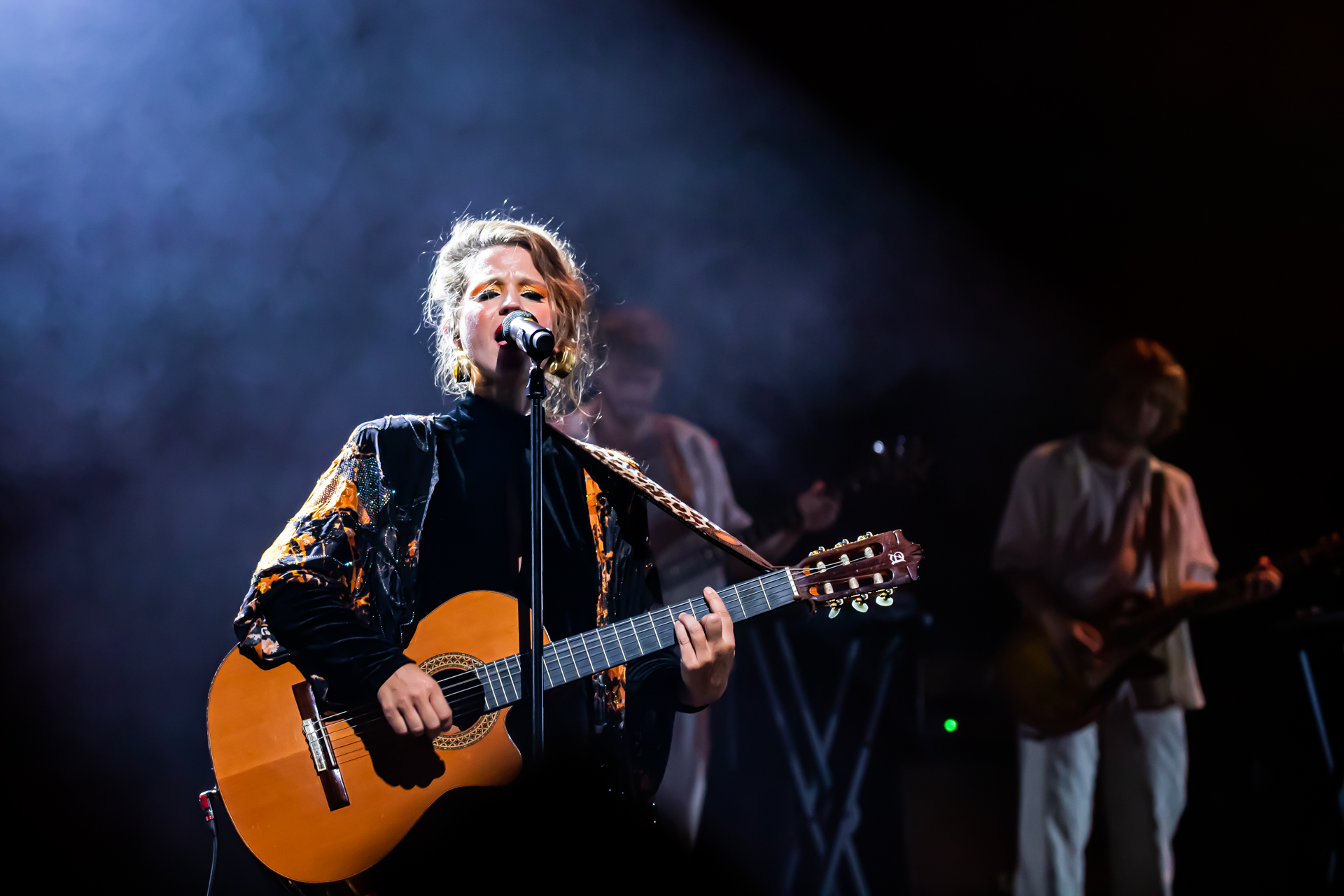 Selah Sue @ Het Depot, picture 19, photographed by Leen Verlinden - FrontView Magazine