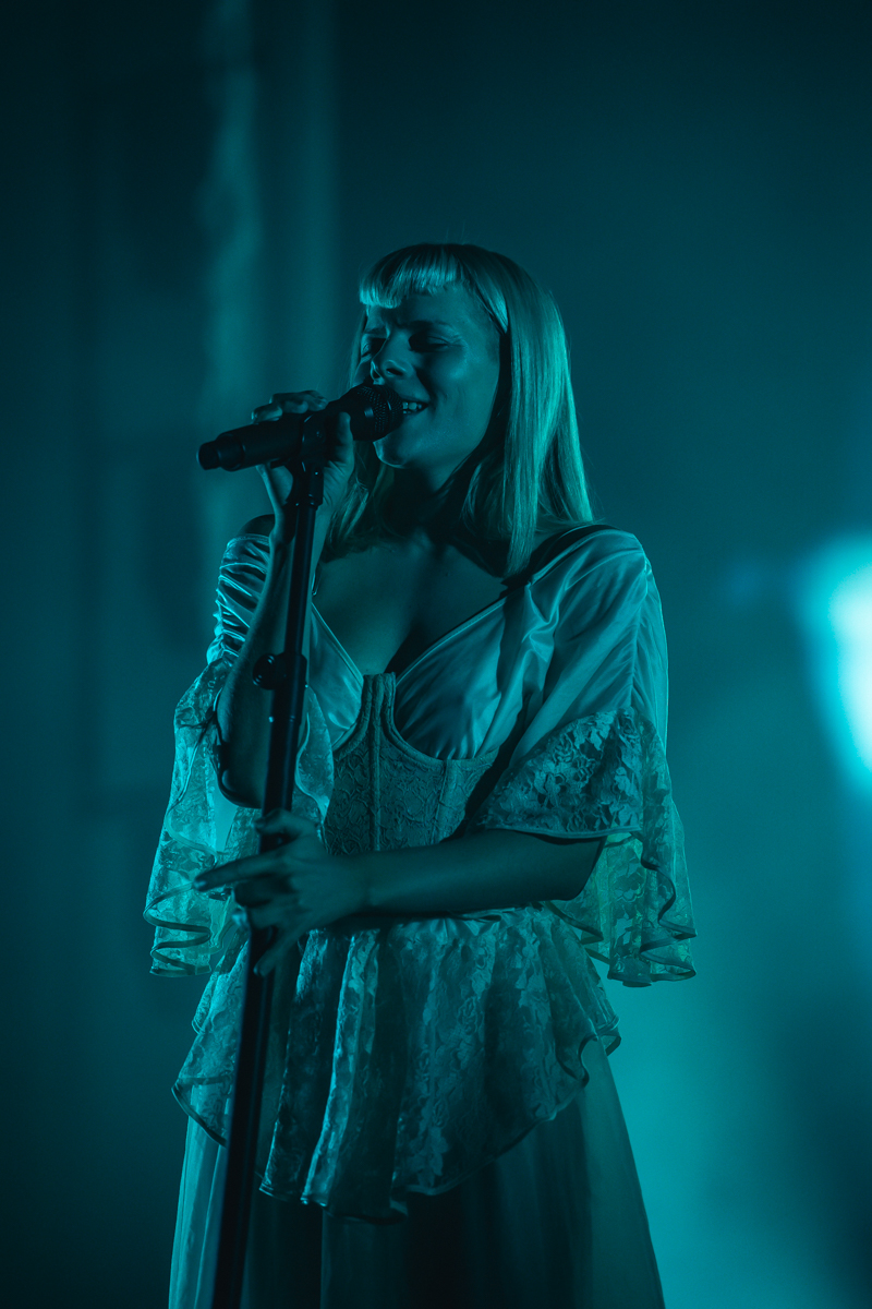 Aurora @ Vorst Nationaal, picture 1, photographed by Jelle Meersschaut - FrontView Magazine