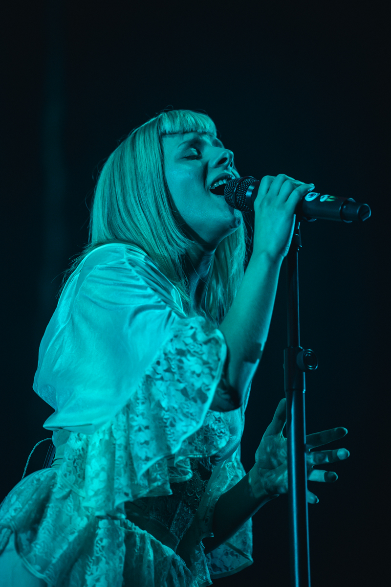 Aurora @ Vorst Nationaal, picture 7, photographed by Jelle Meersschaut - FrontView Magazine