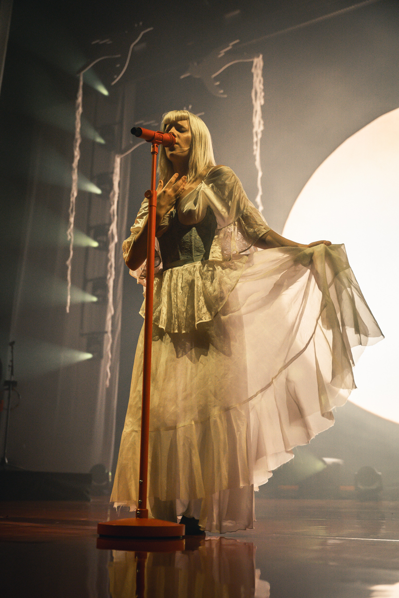 Aurora @ Vorst Nationaal, picture 10, photographed by Jelle Meersschaut - FrontView Magazine