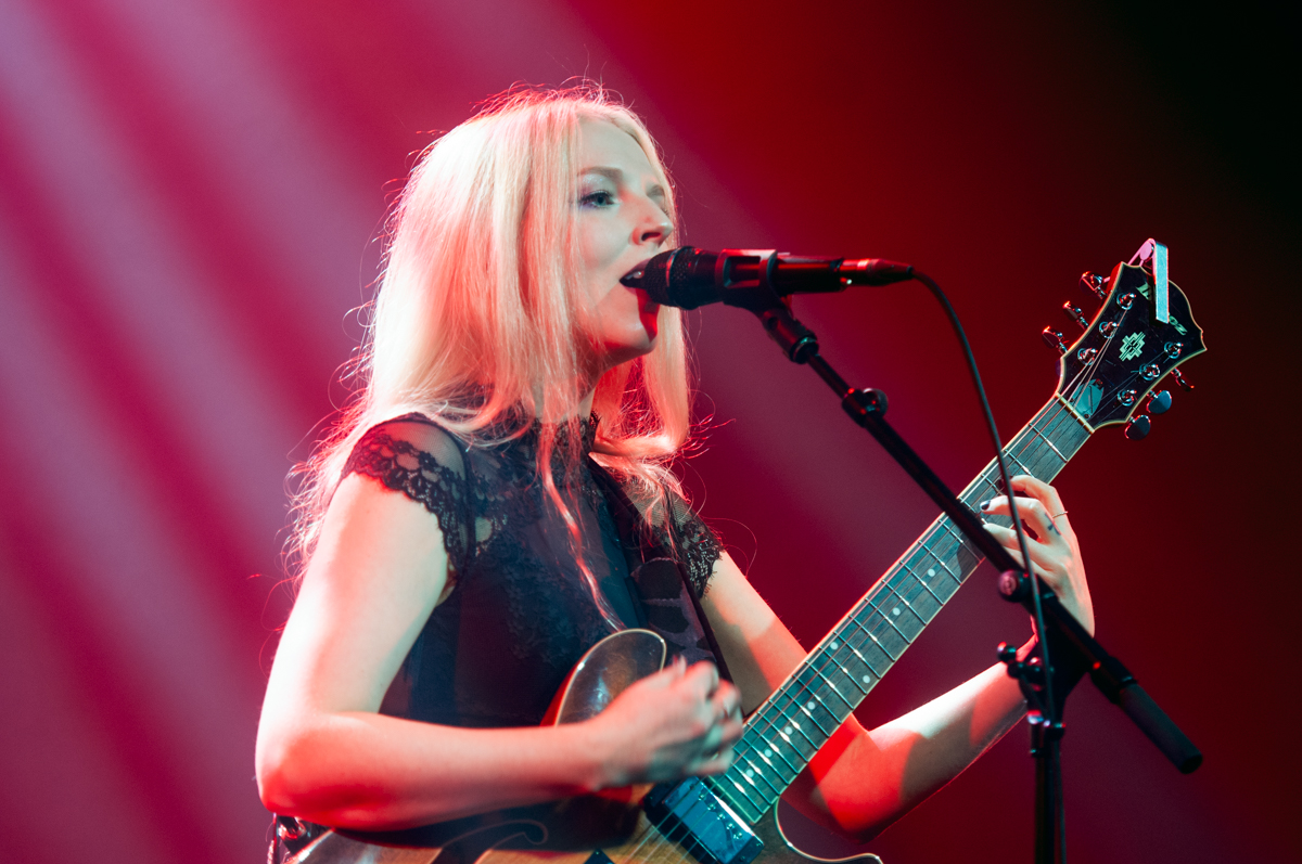 Sylvaine @ Ancienne Belgique, picture 4, photographed by Jurgen Van De Maele - FrontView Magazine