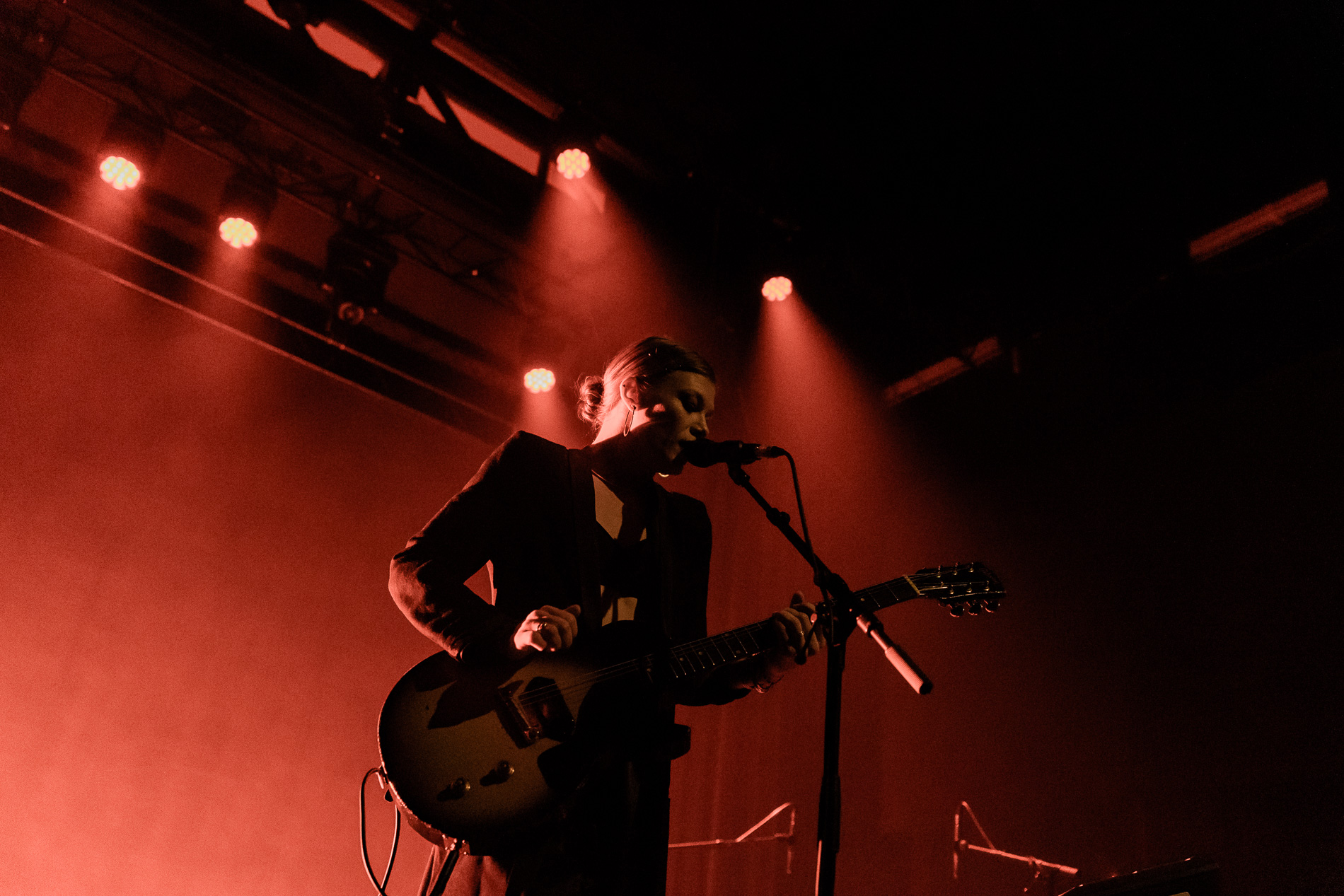 Trixie Whitley @ Het Depot, picture 2, photographed by Jürgen Bruynooghe - FrontView Magazine