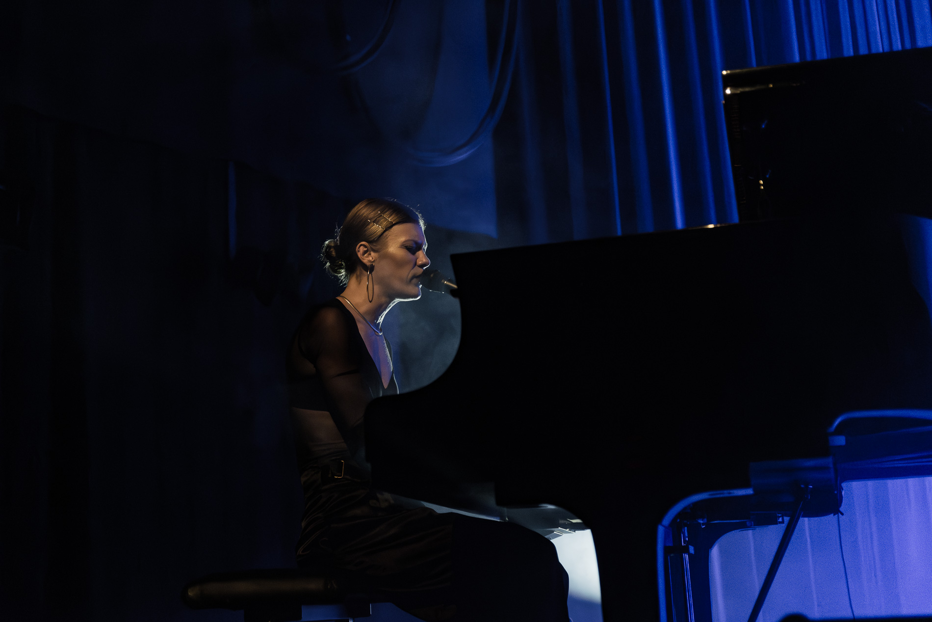 Trixie Whitley @ Het Depot, picture 6, photographed by Jürgen Bruynooghe - FrontView Magazine