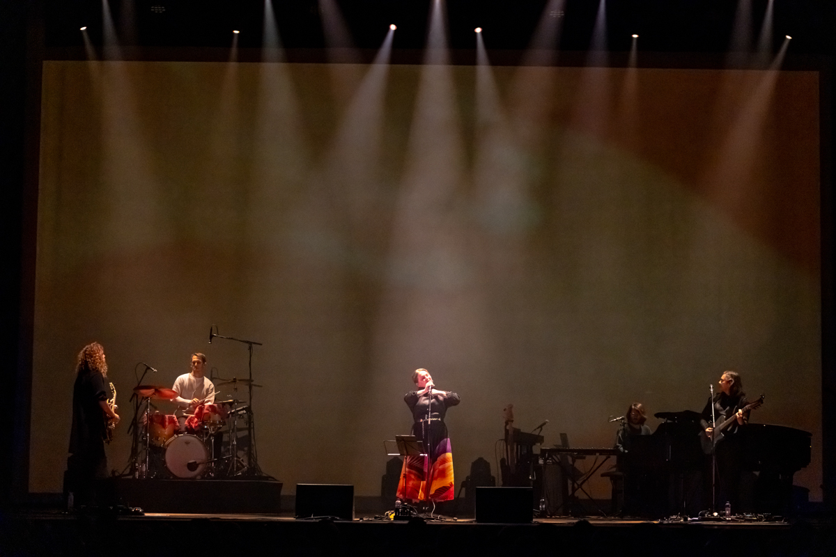 Emiliana Torrini @ De Roma, picture 2, photographed by dirk janssens - FrontView Magazine
