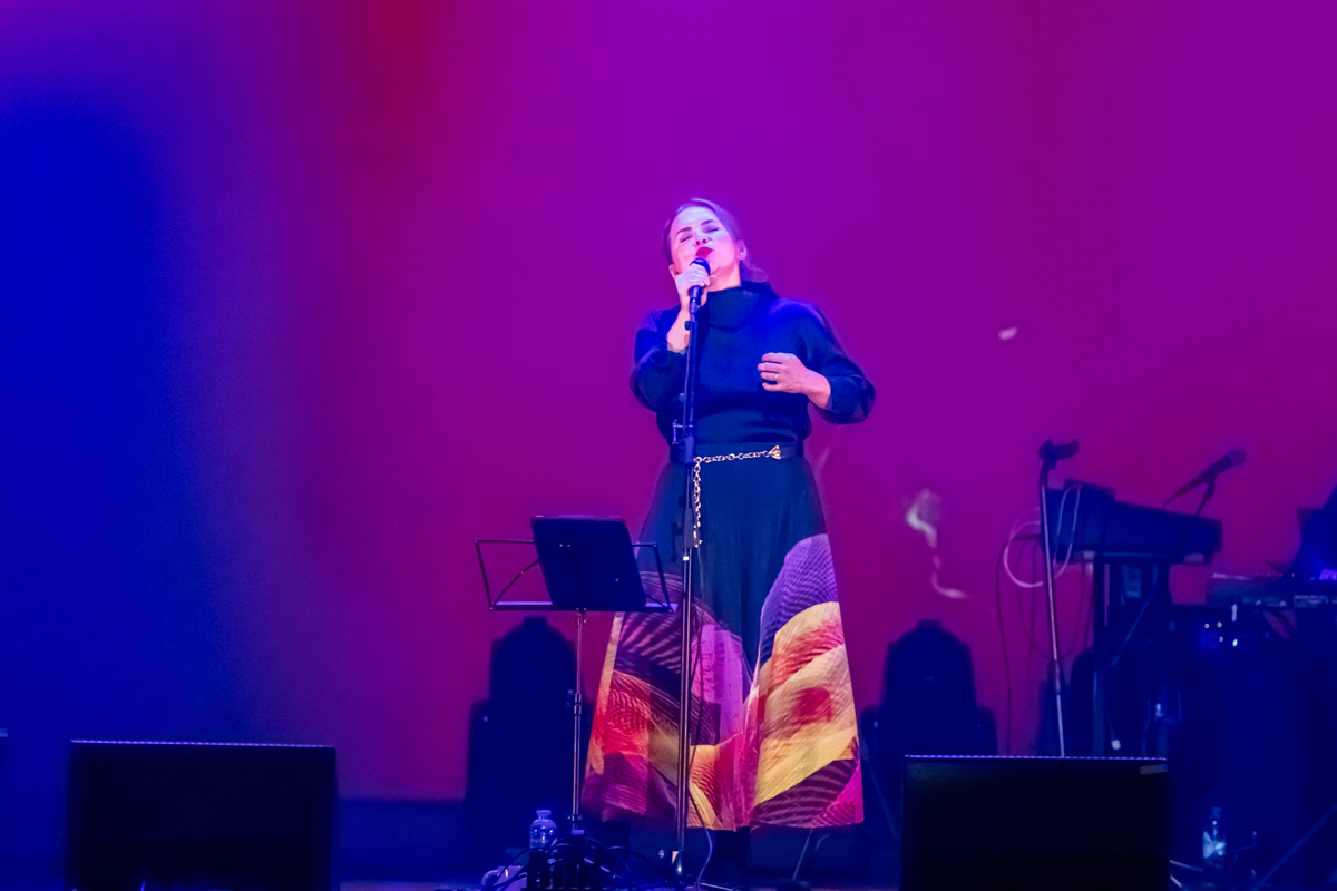 Emiliana Torrini @ De Roma, picture 5, photographed by dirk janssens - FrontView Magazine