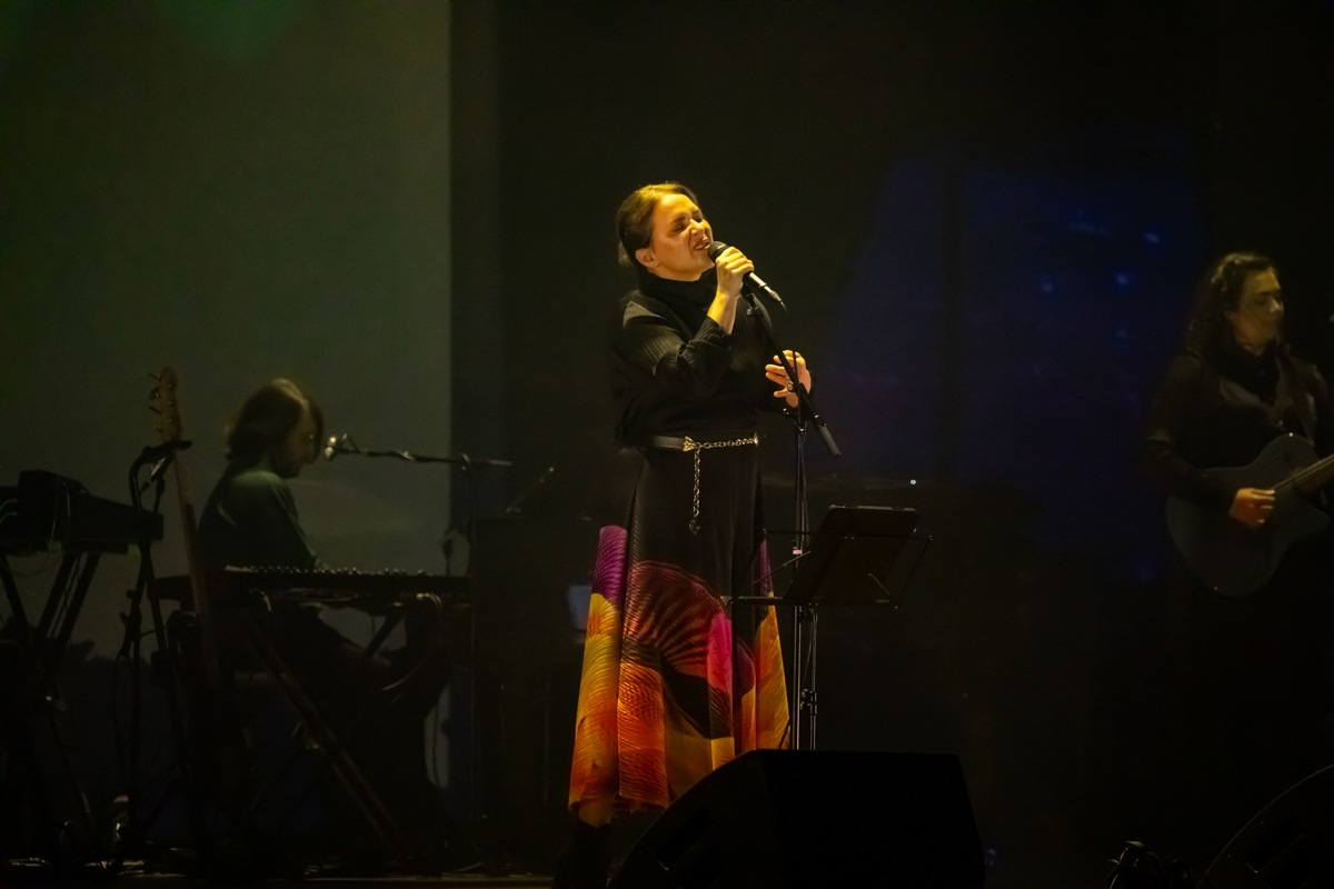 Emiliana Torrini @ De Roma, picture 6, photographed by dirk janssens - FrontView Magazine