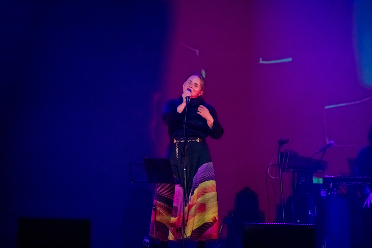Emiliana Torrini @ De Roma, picture 9, photographed by dirk janssens - FrontView Magazine