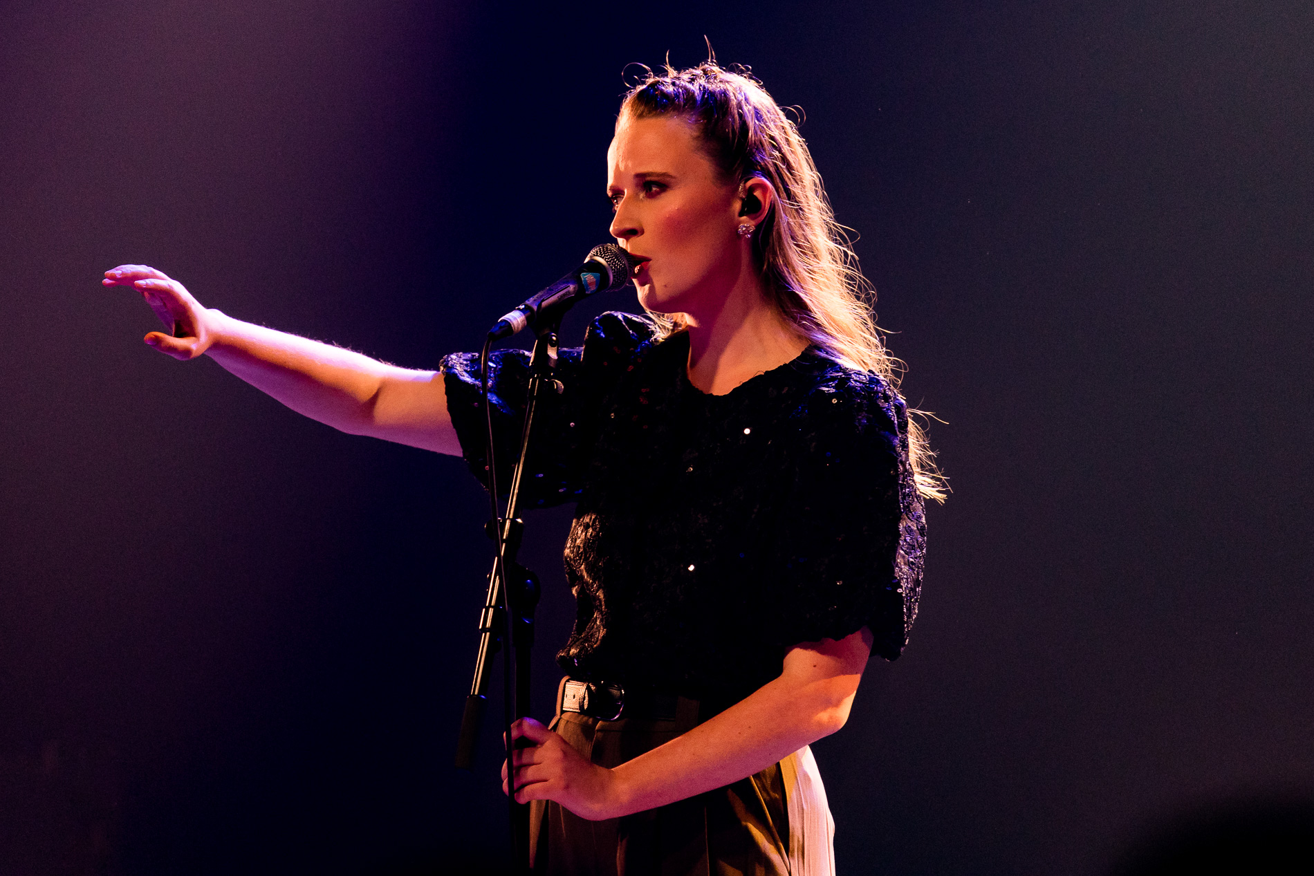 Rosann @ Het Depot, picture 6, photographed by Jürgen Bruynooghe - FrontView Magazine