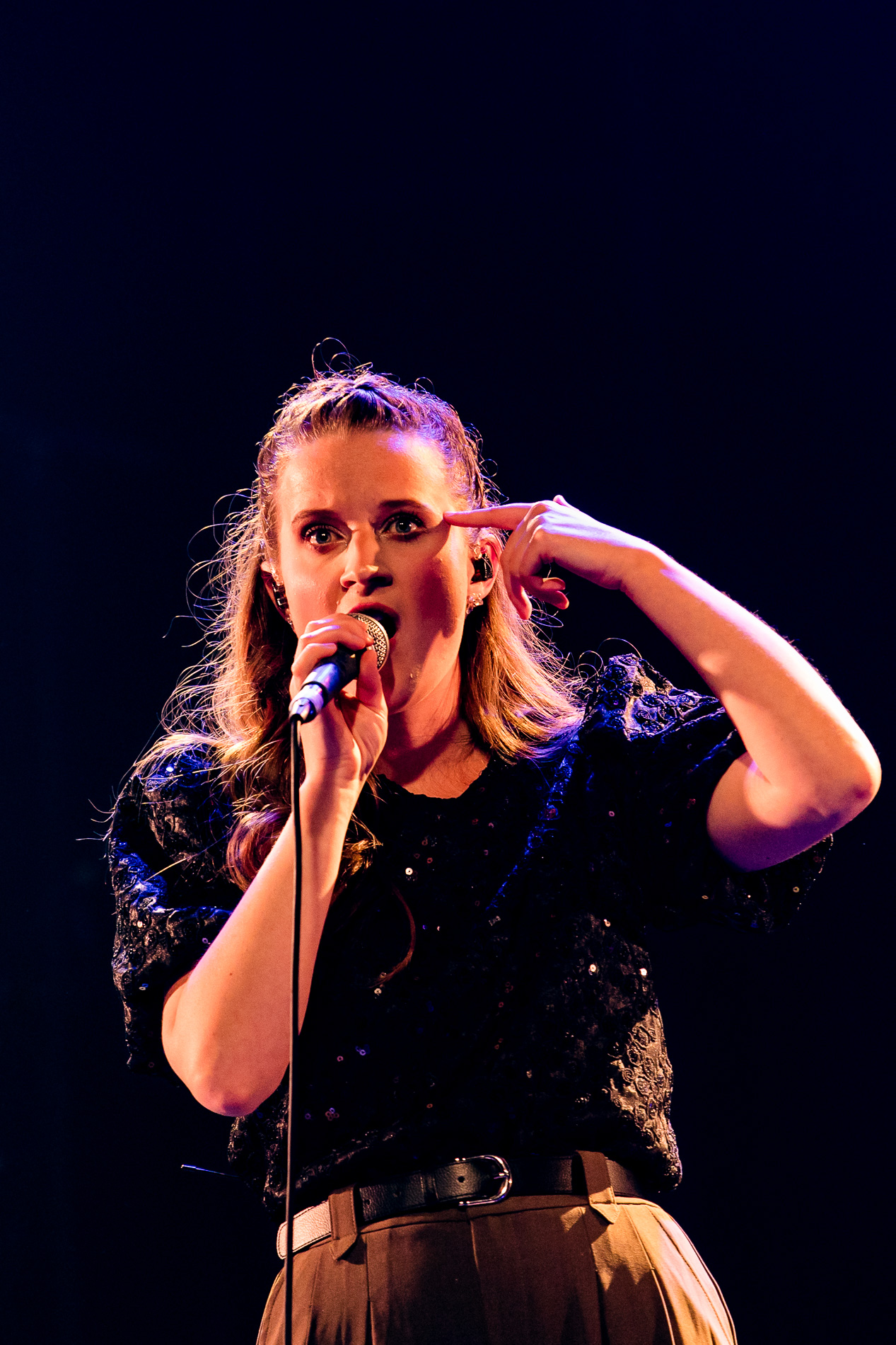 Rosann @ Het Depot, picture 20, photographed by Jürgen Bruynooghe - FrontView Magazine