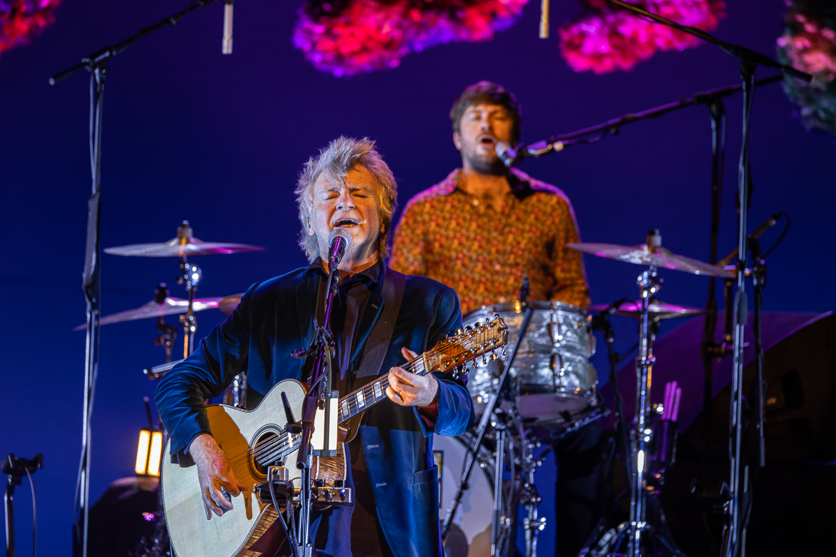 Crowded House @ Koninklijk Circus, picture 5, photographed by David Johnson - FrontView Magazine