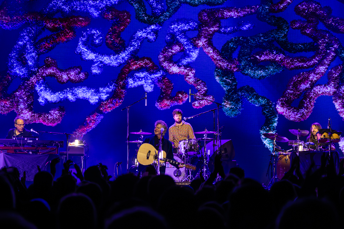 Crowded House @ Koninklijk Circus, picture 6, photographed by David Johnson - FrontView Magazine