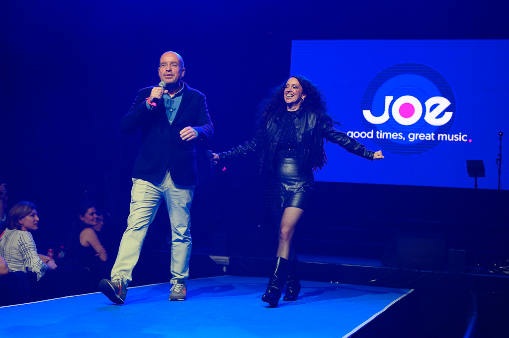 Joe Singalone party @ Antwerp expo, foto 1, foto's door Gert Daemen - FrontView Magazine
