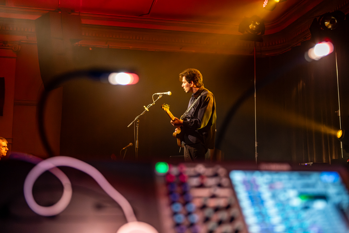 Milo Meskens @ De Casino, picture 2, photographed by Bart Janssens - FrontView Magazine