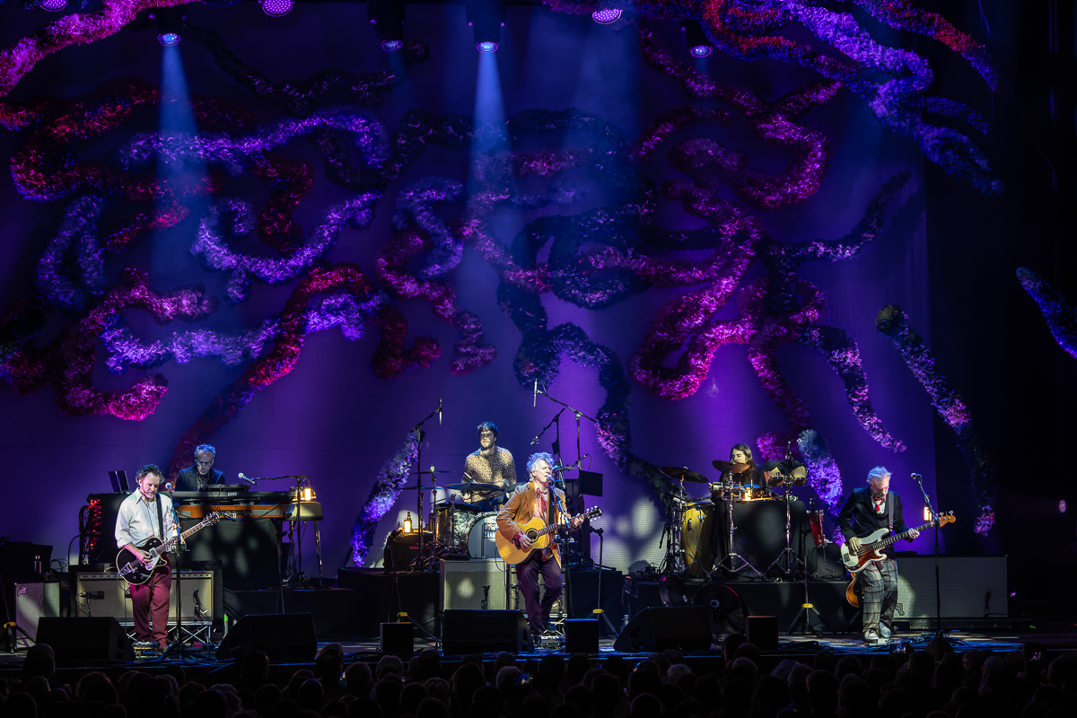 Crowded House @ 013, picture 6, photographed by David Johnson - FrontView Magazine
