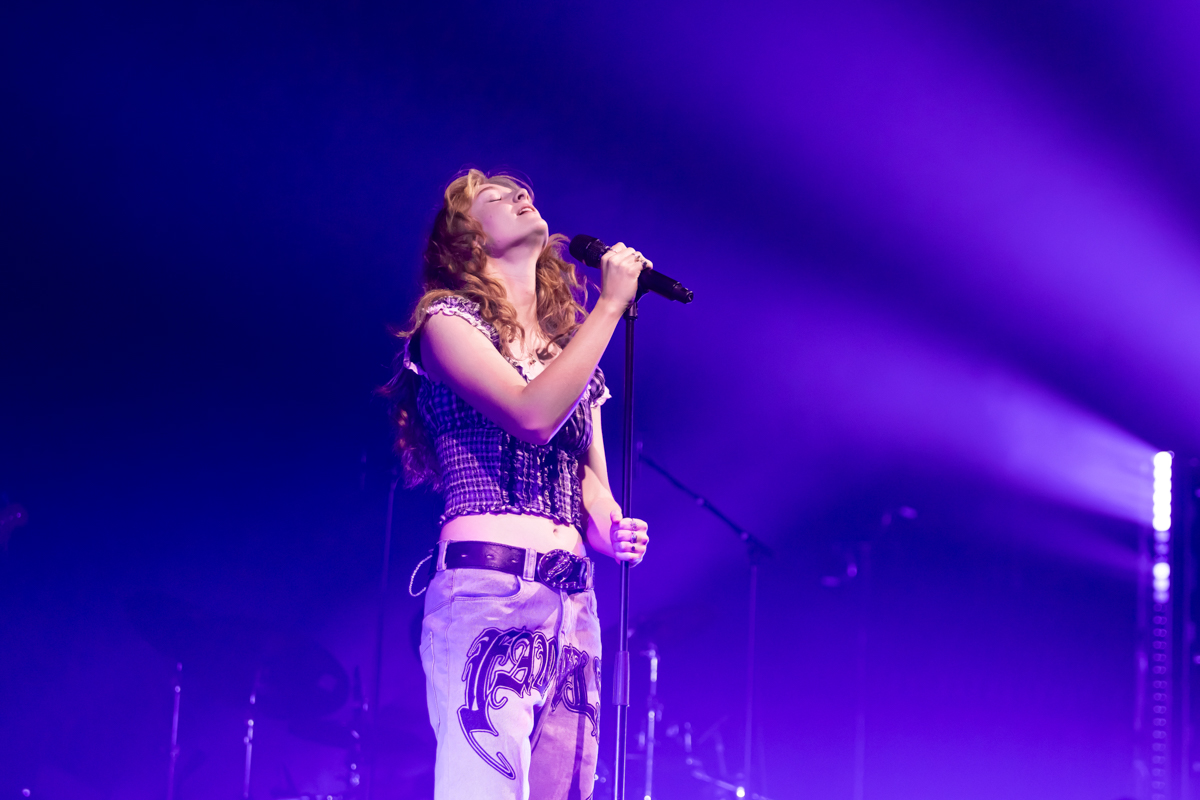 Froukje @ Lotto Arena, picture 1, photographed by dirk janssens - FrontView Magazine