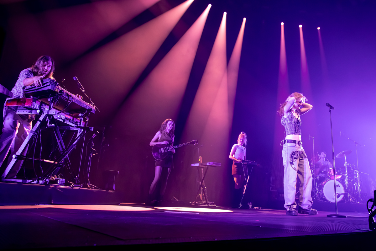 Froukje @ Lotto Arena, picture 16, photographed by dirk janssens - FrontView Magazine