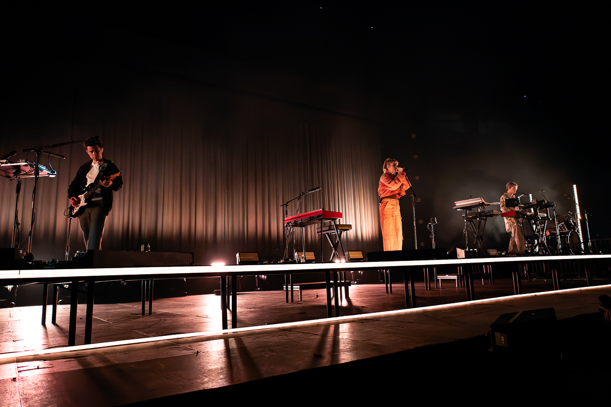 London Grammar @ Vorst Nationaal, picture 4, photographed by David Johnson - FrontView Magazine