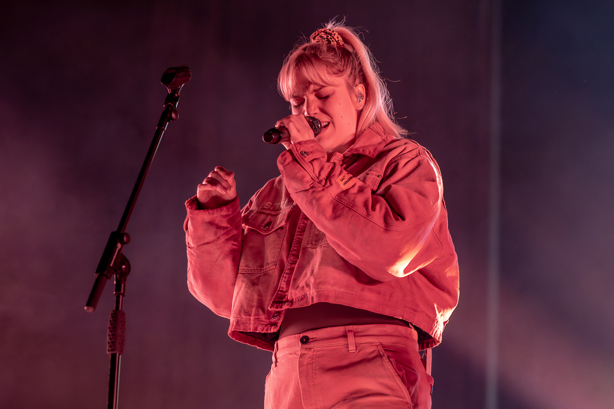 London Grammar @ Vorst Nationaal, picture 5, photographed by David Johnson - FrontView Magazine