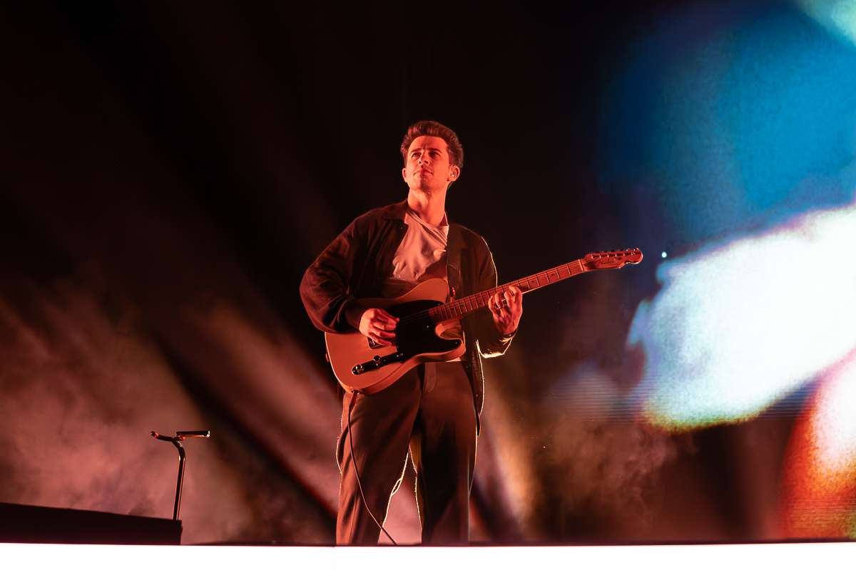 London Grammar @ Vorst Nationaal, picture 7, photographed by David Johnson - FrontView Magazine