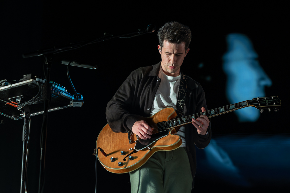 London Grammar @ Vorst Nationaal, picture 11, photographed by David Johnson - FrontView Magazine