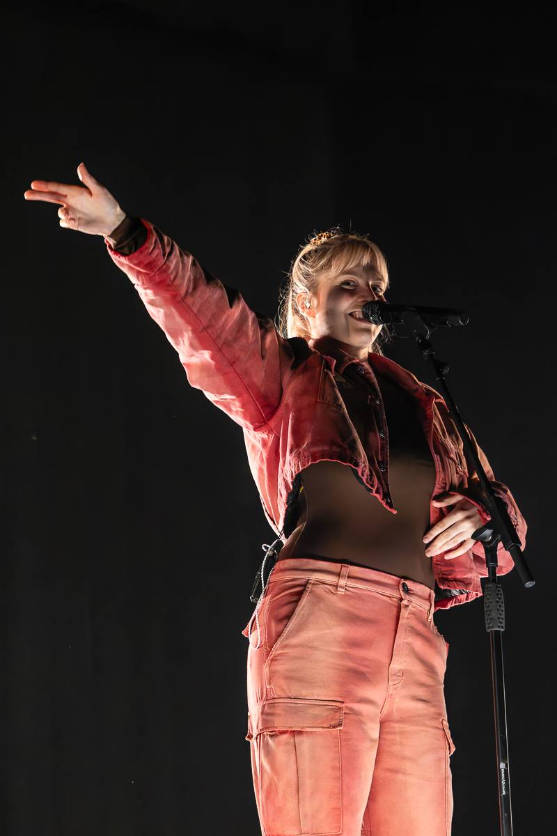 London Grammar @ Vorst Nationaal, picture 12, photographed by David Johnson - FrontView Magazine