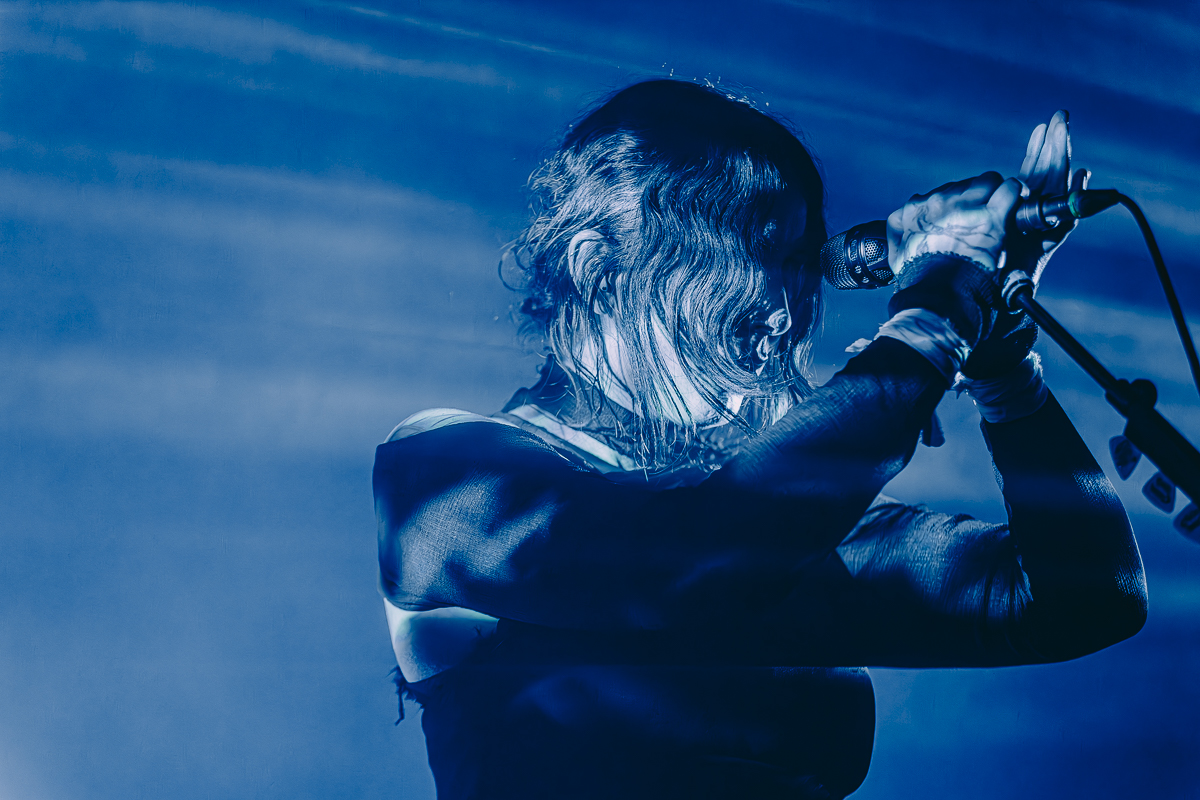 Chelsea Wolfe @ Trix, picture 2, photographed by Peter Smet - FrontView Magazine