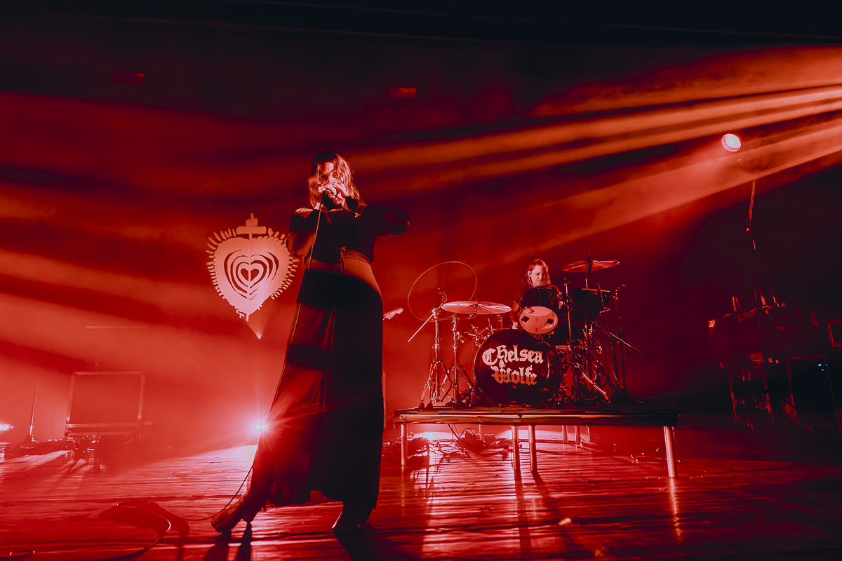Chelsea Wolfe @ Trix, picture 17, photographed by Peter Smet - FrontView Magazine