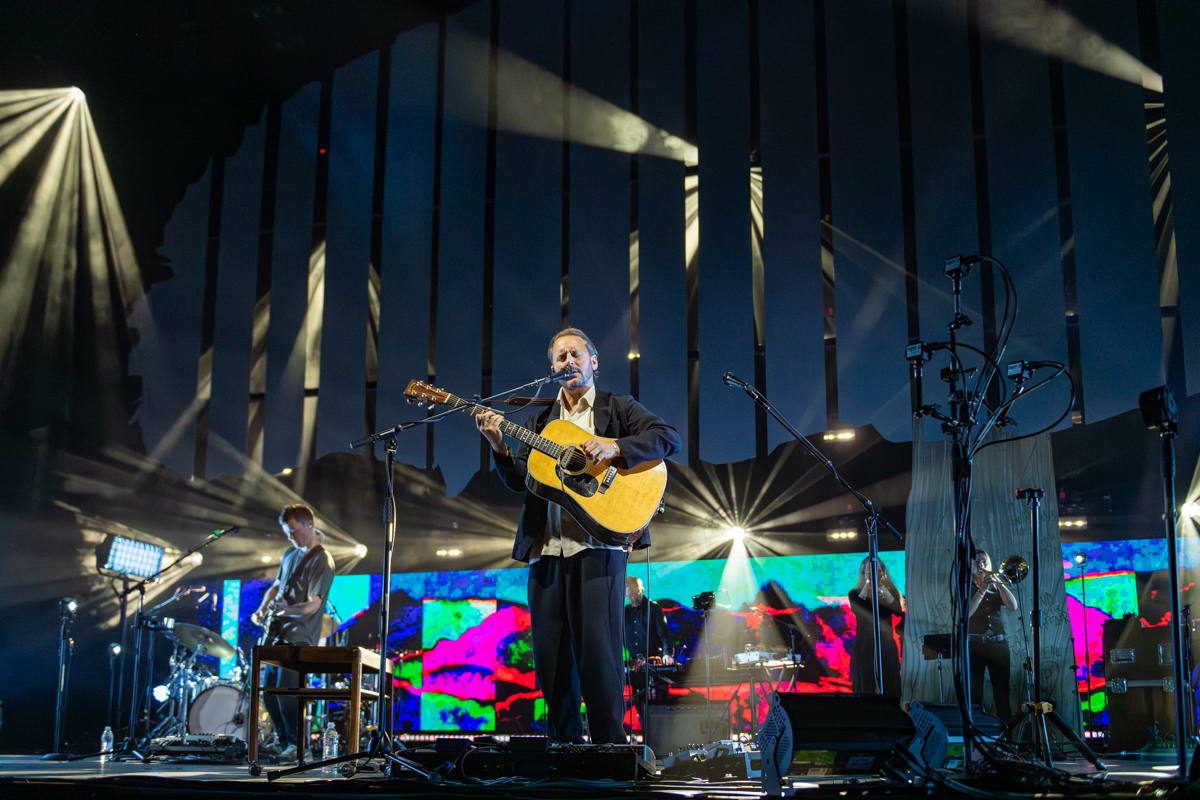 Ben Howard @ Vorst Nationaal, picture 8, photographed by Bart Janssens - FrontView Magazine
