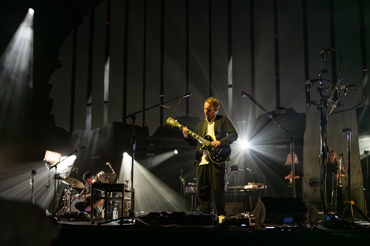 Ben Howard @ Vorst Nationaal, picture 9, photographed by Bart Janssens - FrontView Magazine