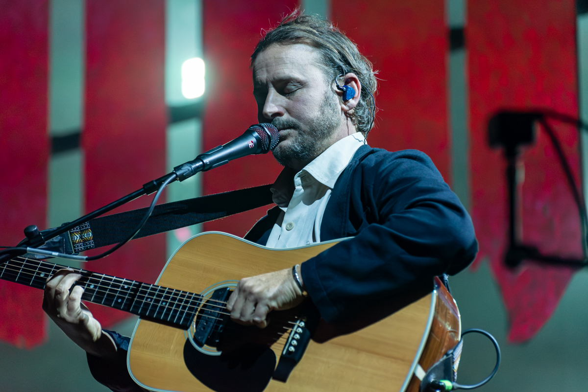 Ben Howard @ Vorst Nationaal, picture 12, photographed by Bart Janssens - FrontView Magazine