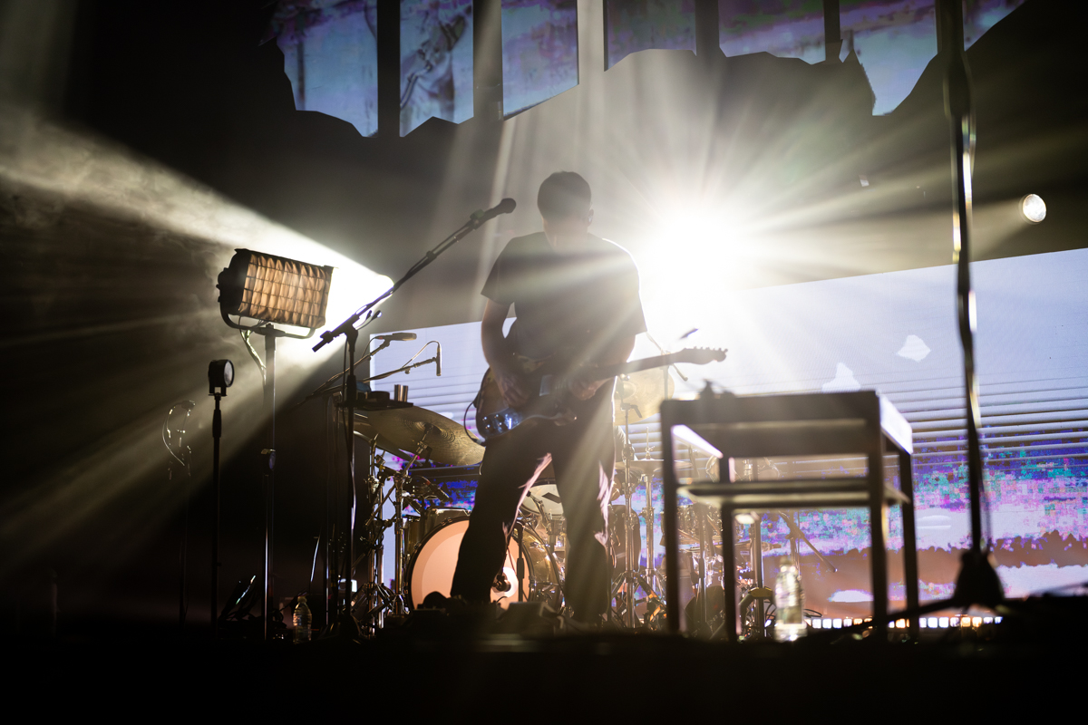 Ben Howard @ Vorst Nationaal, picture 15, photographed by Bart Janssens - FrontView Magazine
