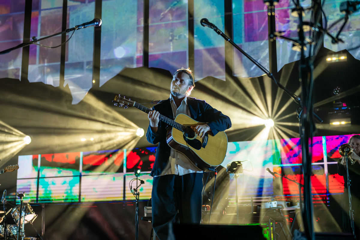 Ben Howard @ Vorst Nationaal, picture 16, photographed by Bart Janssens - FrontView Magazine