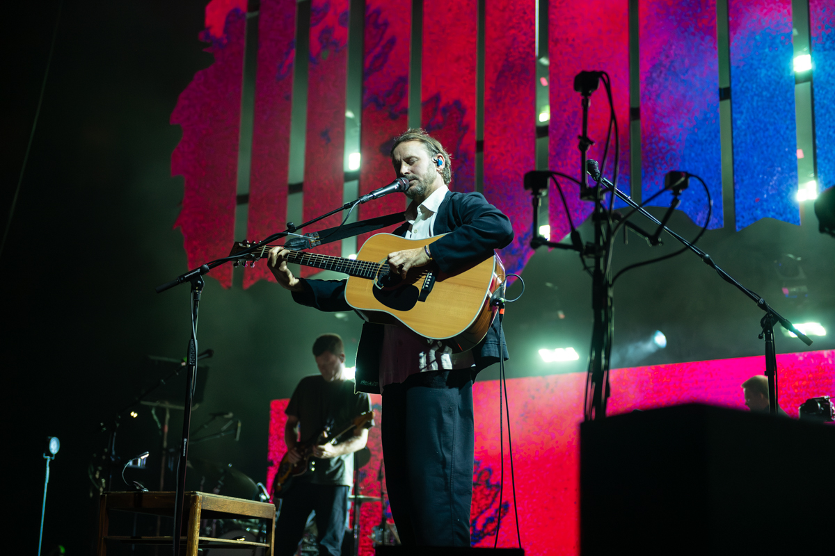 Ben Howard @ Vorst Nationaal, picture 18, photographed by Bart Janssens - FrontView Magazine