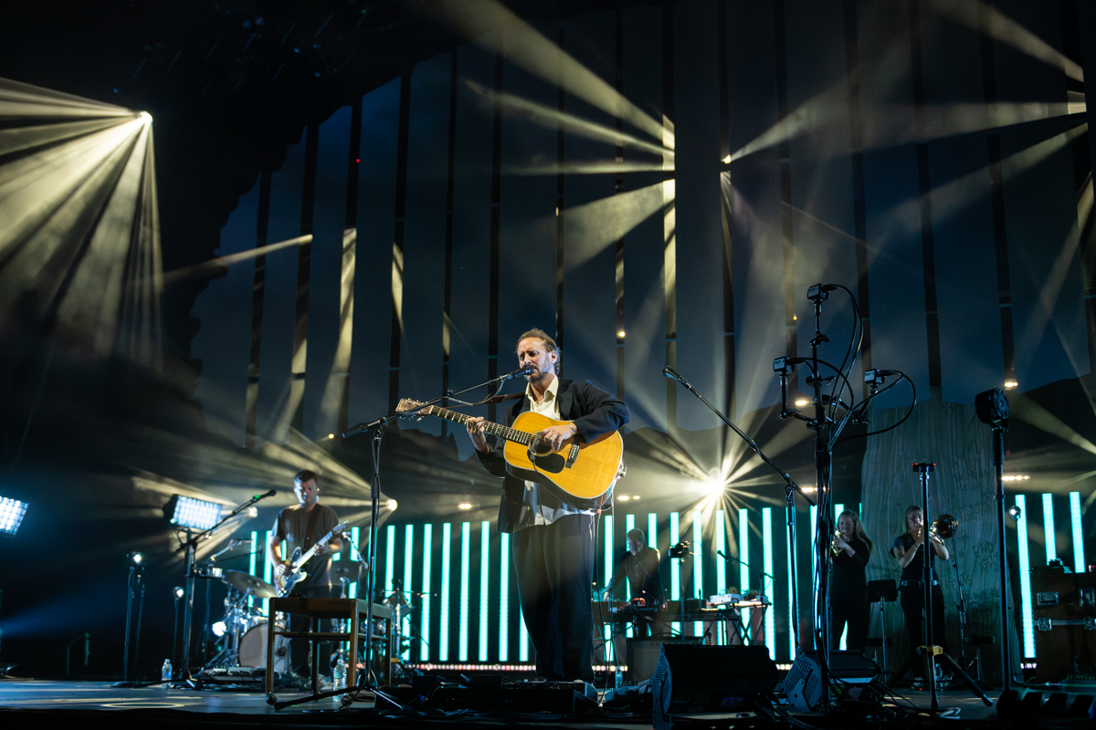 Ben Howard @ Vorst Nationaal, picture 21, photographed by Bart Janssens - FrontView Magazine