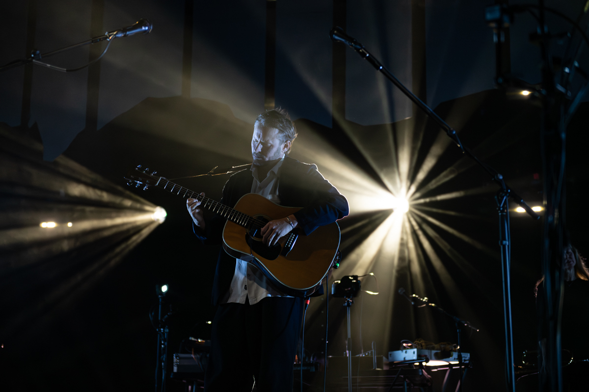 Ben Howard @ Vorst Nationaal, picture 22, photographed by Bart Janssens - FrontView Magazine