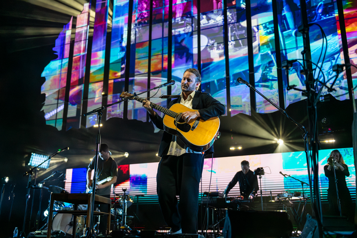 Ben Howard @ Vorst Nationaal, picture 25, photographed by Bart Janssens - FrontView Magazine