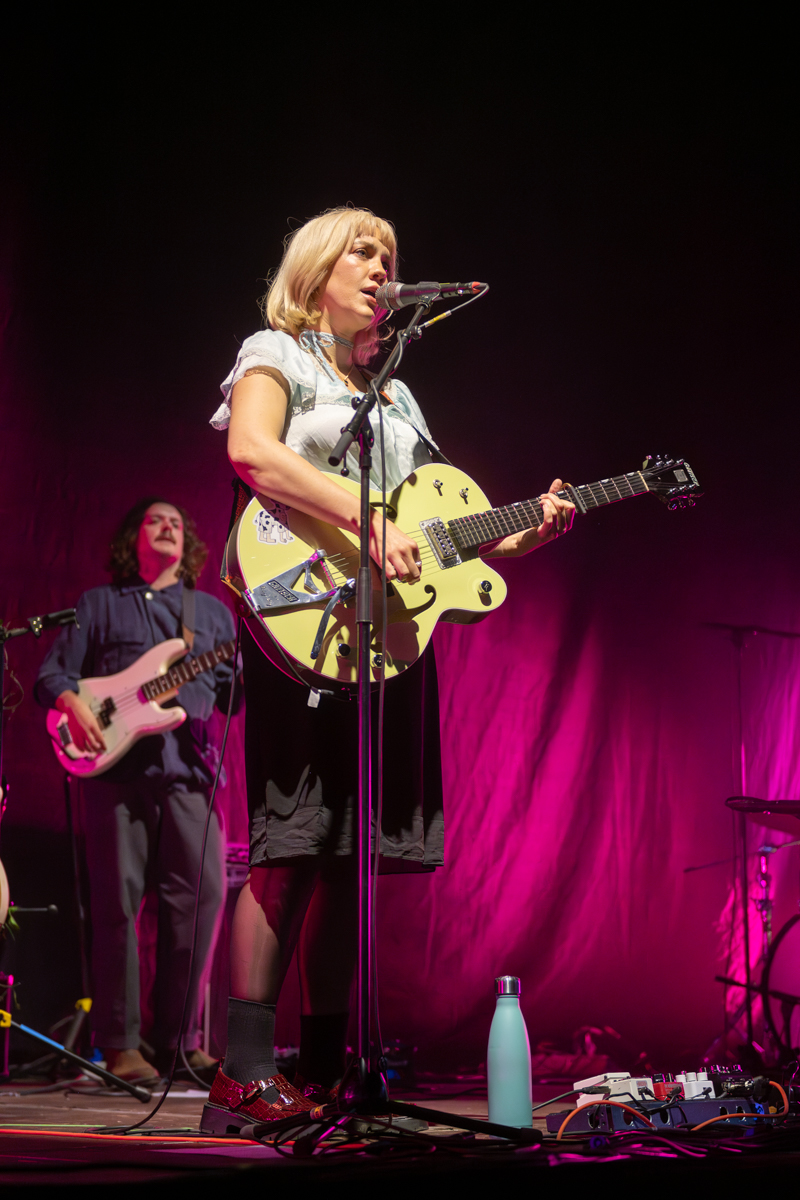 Bess Atwell @ Vorst Nationaal, picture 9, photographed by Bart Janssens - FrontView Magazine