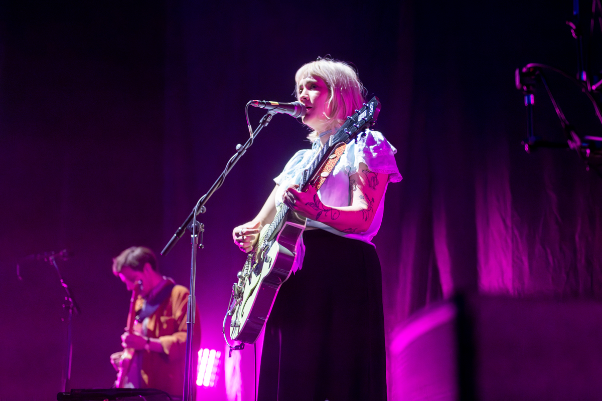 Bess Atwell @ Vorst Nationaal, picture 12, photographed by Bart Janssens - FrontView Magazine