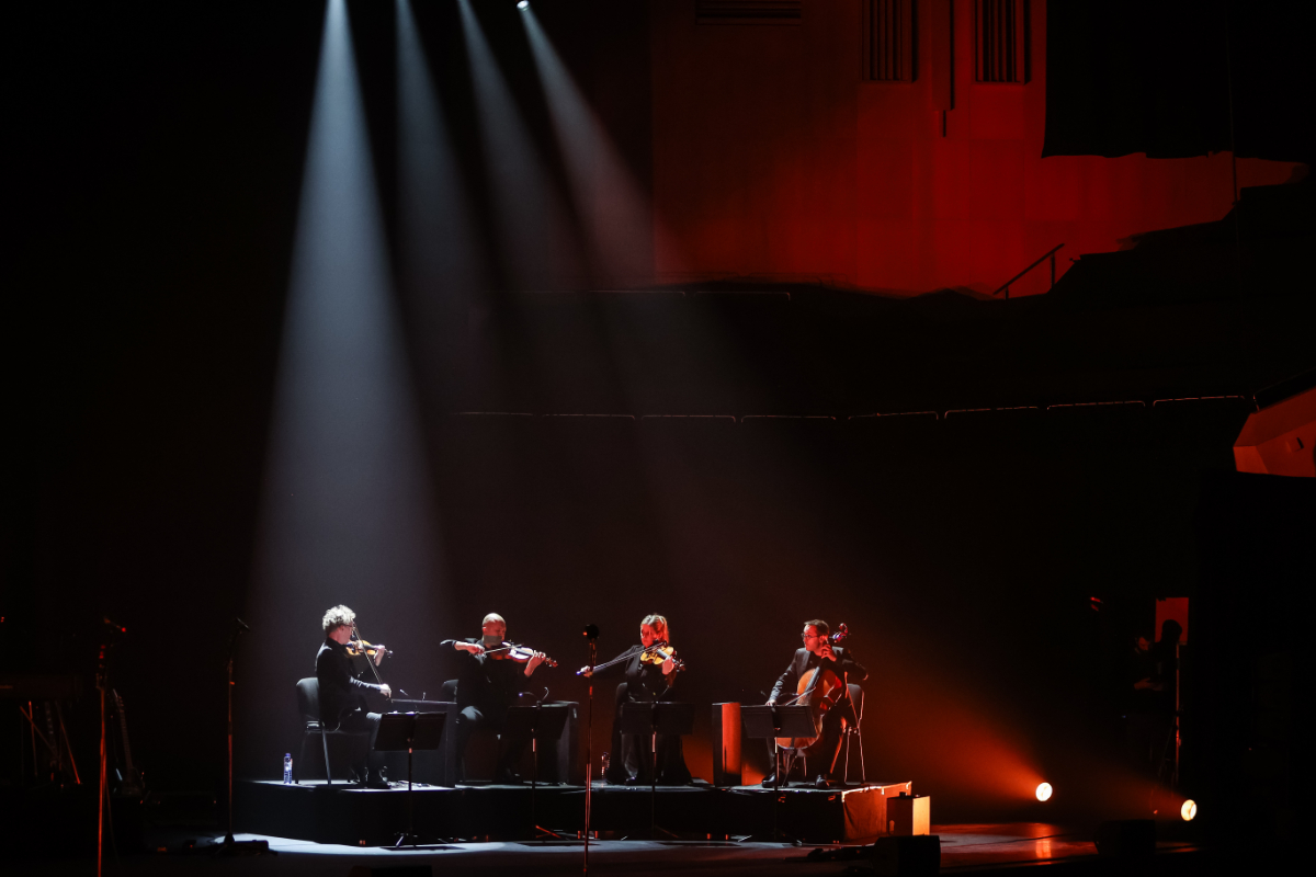 Hooverphonic and Strings Hooverphonic @ Muziekgebouw Eindhoven, picture 1, photographed by Kitty van de Waart - FrontView Magazine
