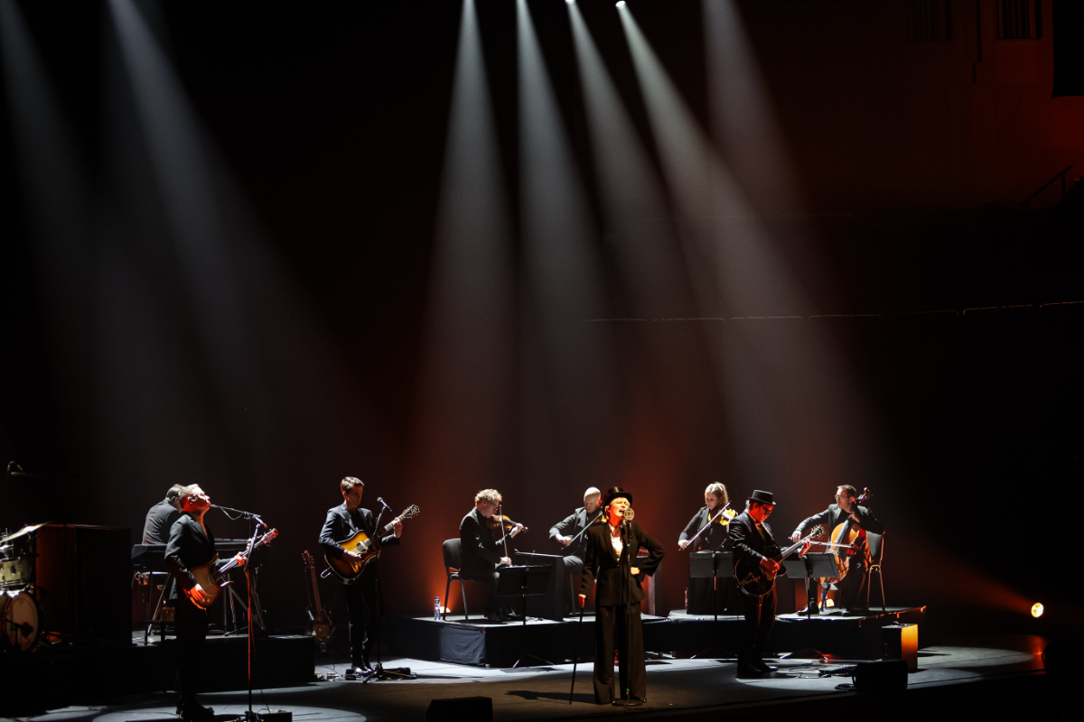 Hooverphonic and Strings Hooverphonic @ Muziekgebouw Eindhoven, picture 4, photographed by Kitty van de Waart - FrontView Magazine