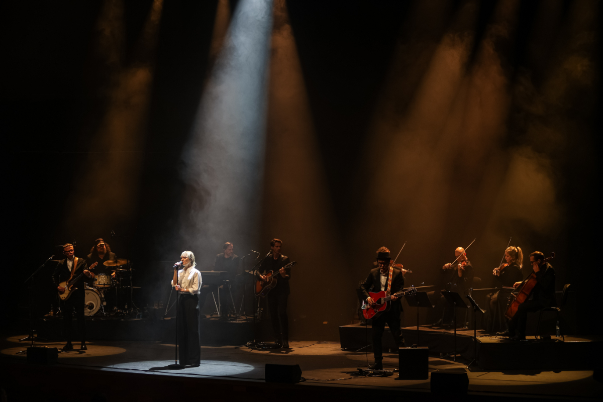 Hooverphonic and Strings Hooverphonic @ Muziekgebouw Eindhoven, picture 6, photographed by Kitty van de Waart - FrontView Magazine