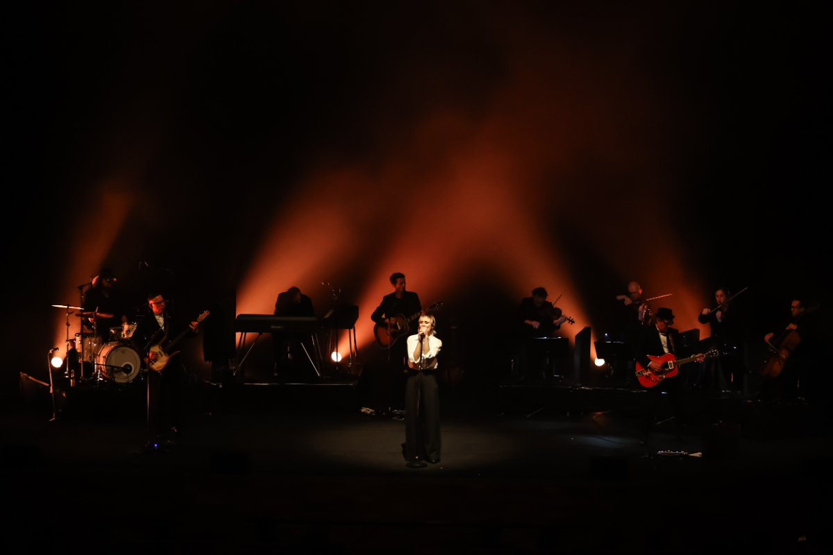 Hooverphonic and Strings Hooverphonic @ Muziekgebouw Eindhoven, picture 7, photographed by Kitty van de Waart - FrontView Magazine