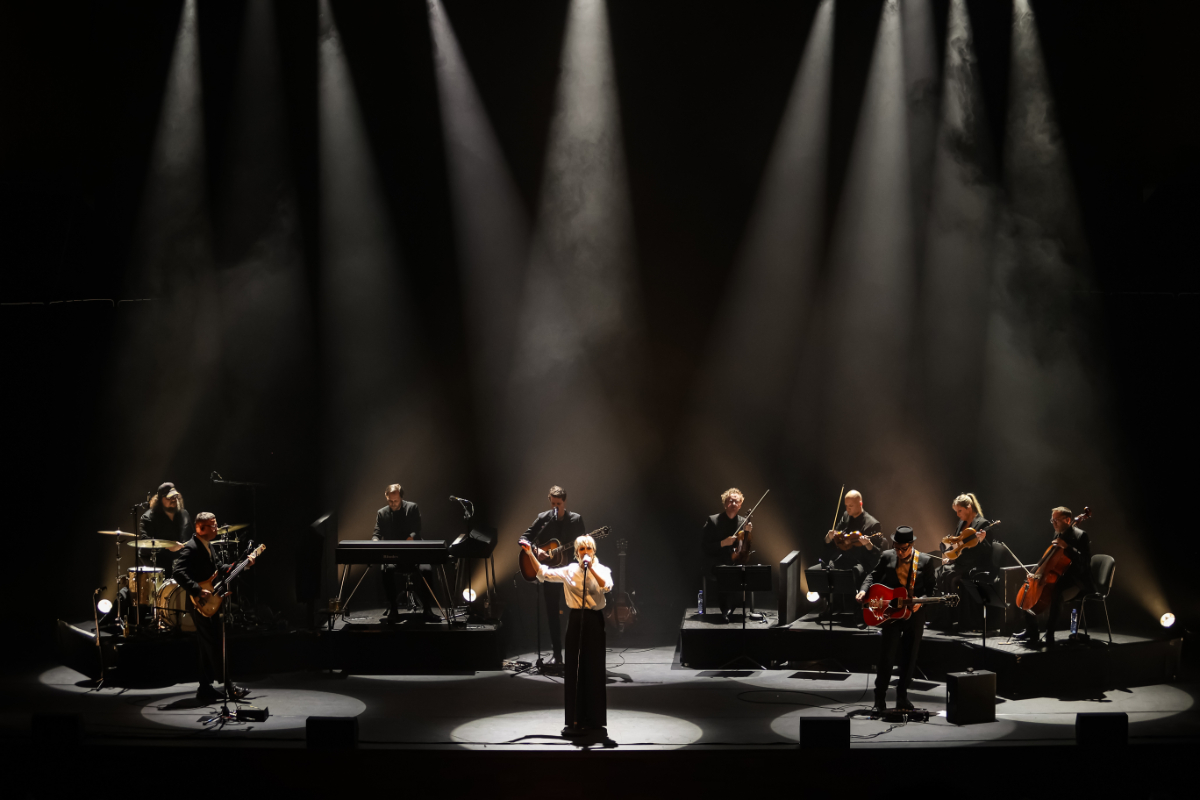 Hooverphonic and Strings Hooverphonic @ Muziekgebouw Eindhoven, picture 8, photographed by Kitty van de Waart - FrontView Magazine