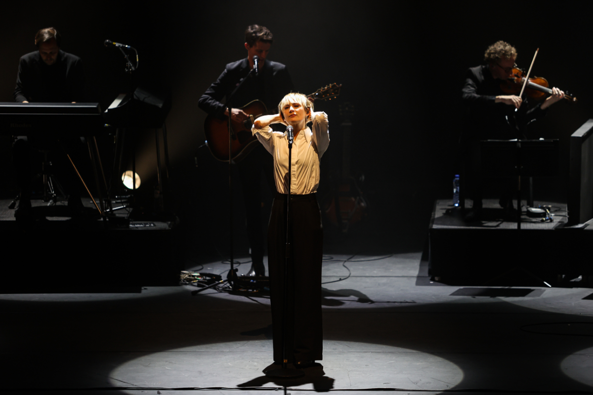 Hooverphonic and Strings Hooverphonic @ Muziekgebouw Eindhoven, picture 9, photographed by Kitty van de Waart - FrontView Magazine